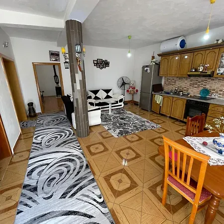 Villa Vila Laqi